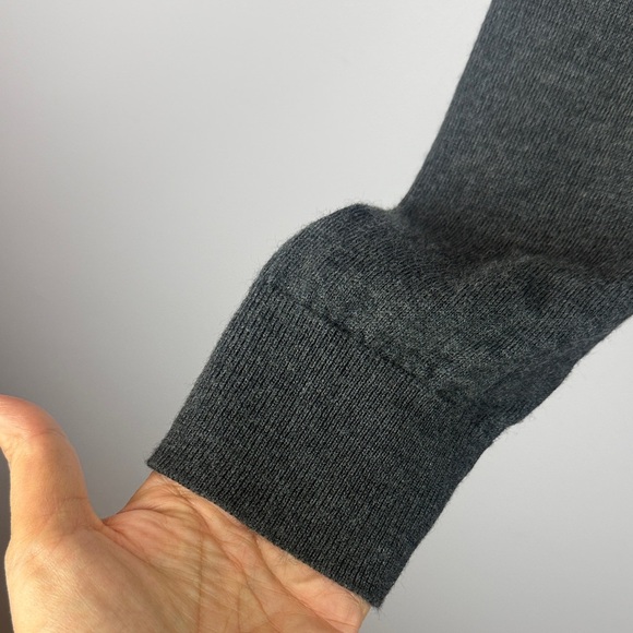 J. Crew 100% Merino Wool Classic Preppy Casual Men’s Charcoal V-Neck XL Sweater - Picture 5 of 8